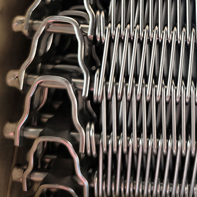 İyi bir fiyat. Gıda Ekmeği Soğutma Tüneli Hattı Örgü Zincir Konveyör Bandı Fırın Kurabiyesi Bisküvi İçin çevrimiçi