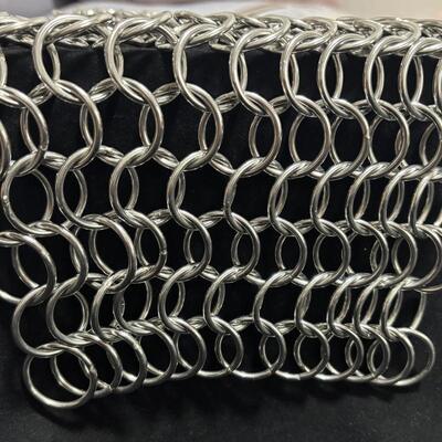 İyi bir fiyat. Büyük Halka Kaynaklı Örgü Paslanmaz Çelik Metal Zincir Posta Kaynaklı Halka Örgü Perde çevrimiçi